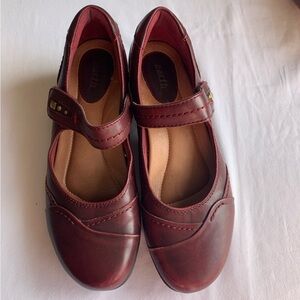 Earth Red-Burgundy Leather Clover Mary Jane Shoes Size 7.5 Boho Academia